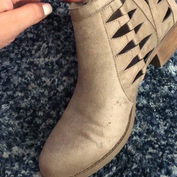 Carlos Santana Bayley Booties - Picture 4 of 16